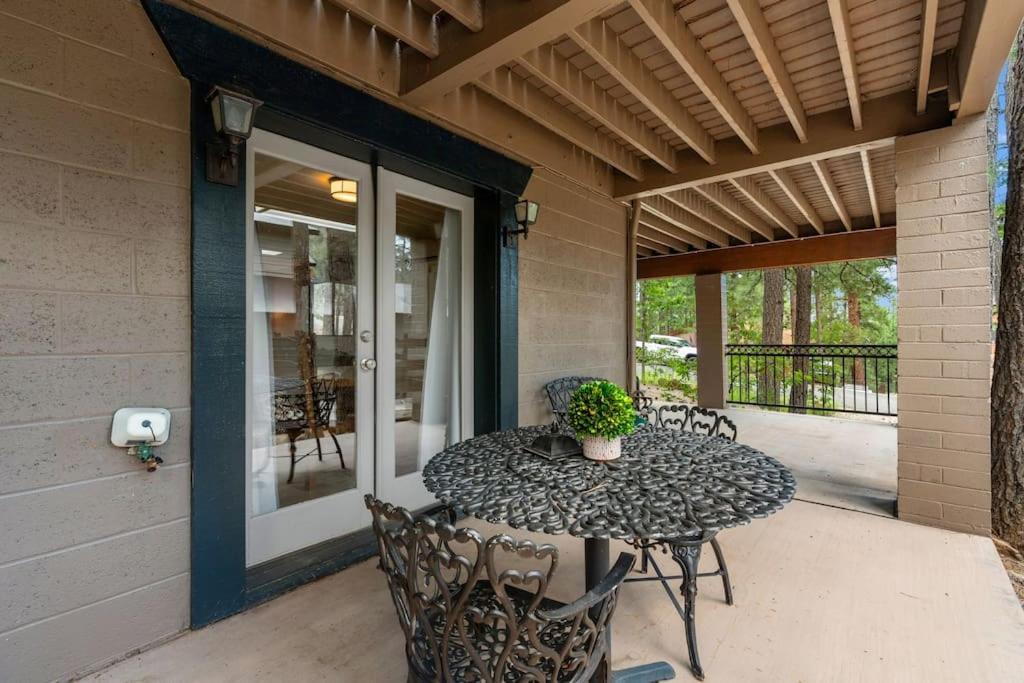 Luxury Cabin Oasis Getaway Heart Of Munds Park Dış mekan fotoğraf