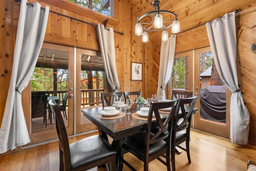 Luxury Cabin Oasis Getaway Heart Of Munds Park Dış mekan fotoğraf